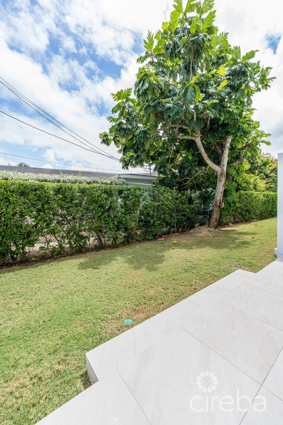 Spacious & Modern 3 Br Townhome - Excellent Location!