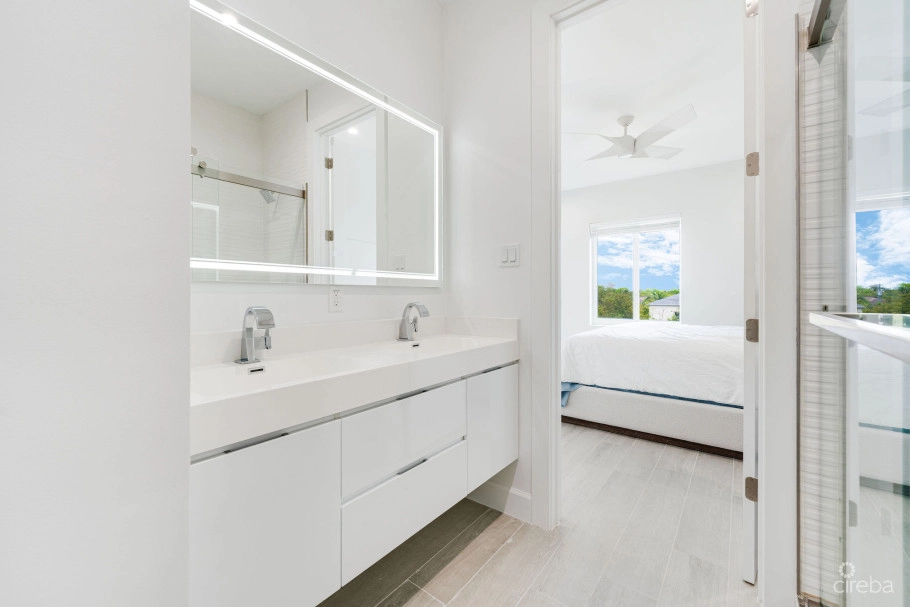 Spacious & Modern 3 Br Townhome - Excellent Location!