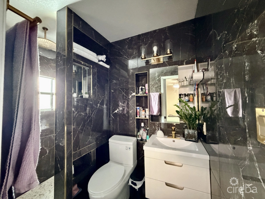 Tropical Haven - Remodeled 3 Bedroom Condo!