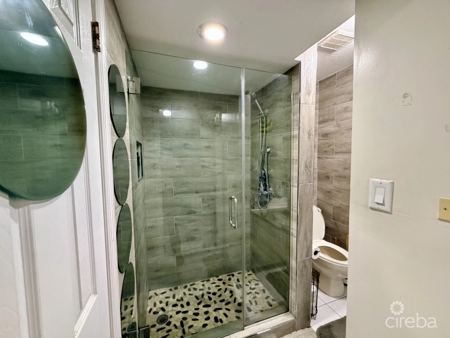Tropical Haven - Remodeled 3 Bedroom Condo!