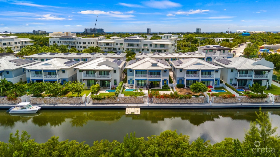 Olea 117, Canal Front Duplex