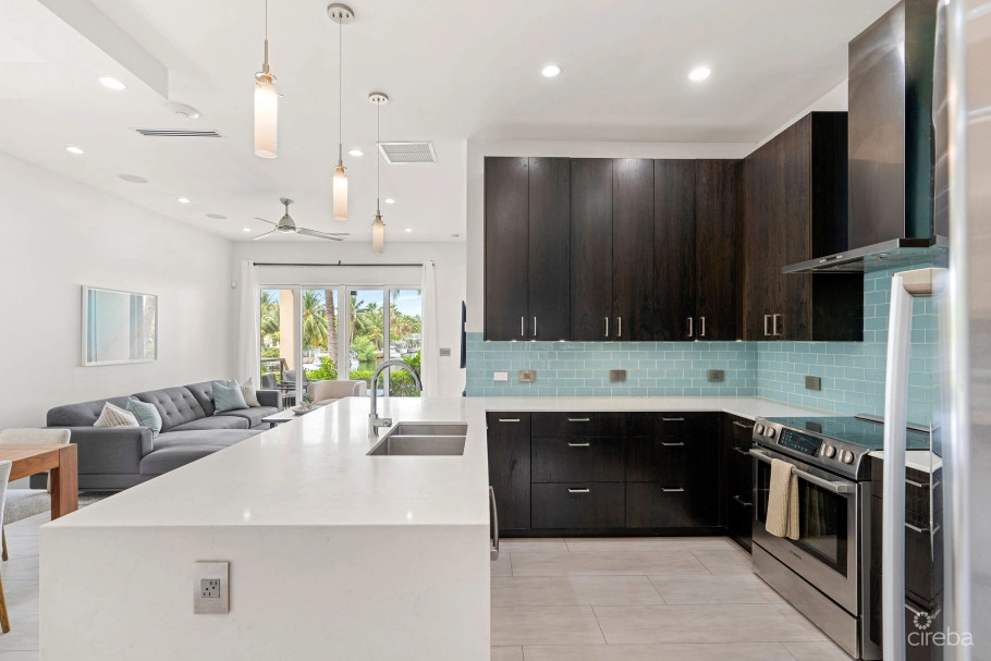 Cypress Pointe North 101 - Canal Front Crystal Harbour