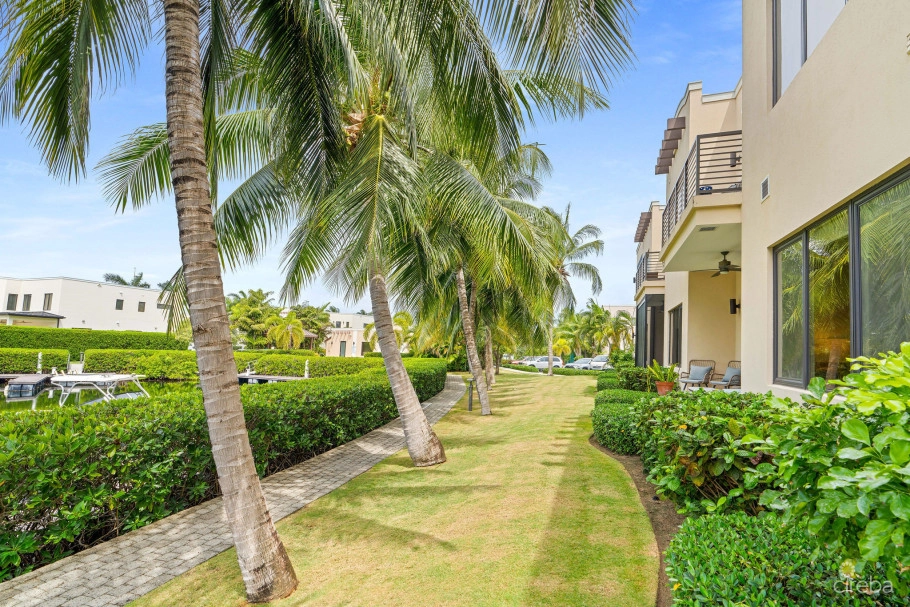 Cypress Pointe North 101 - Canal Front Crystal Harbour