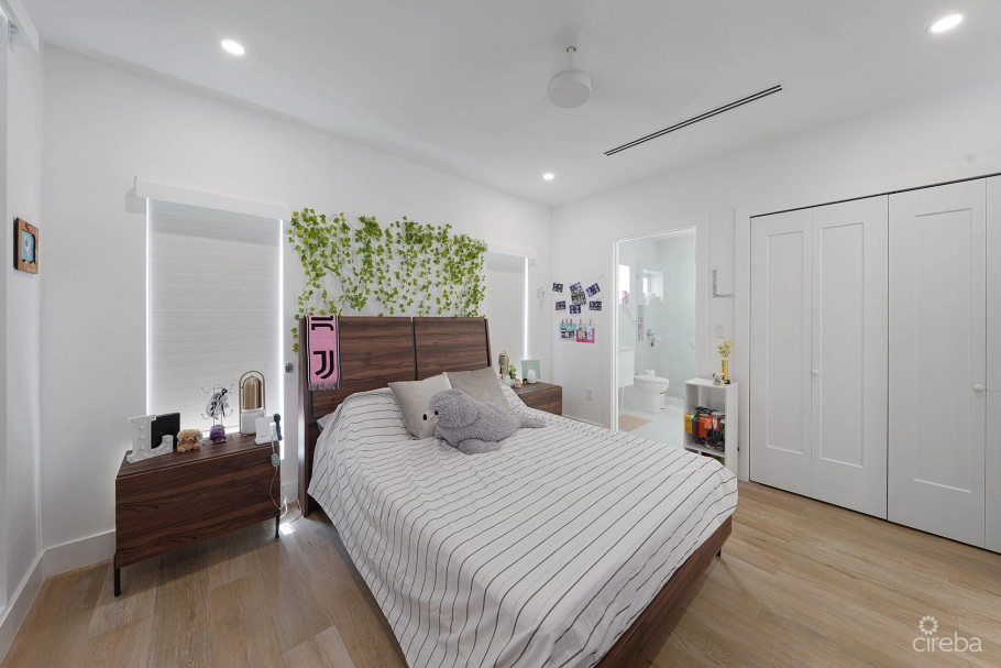 Salt Air Townhome End Unit 4 Bed
