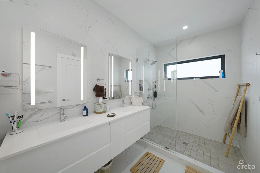 Salt Air Townhome End Unit 4 Bed