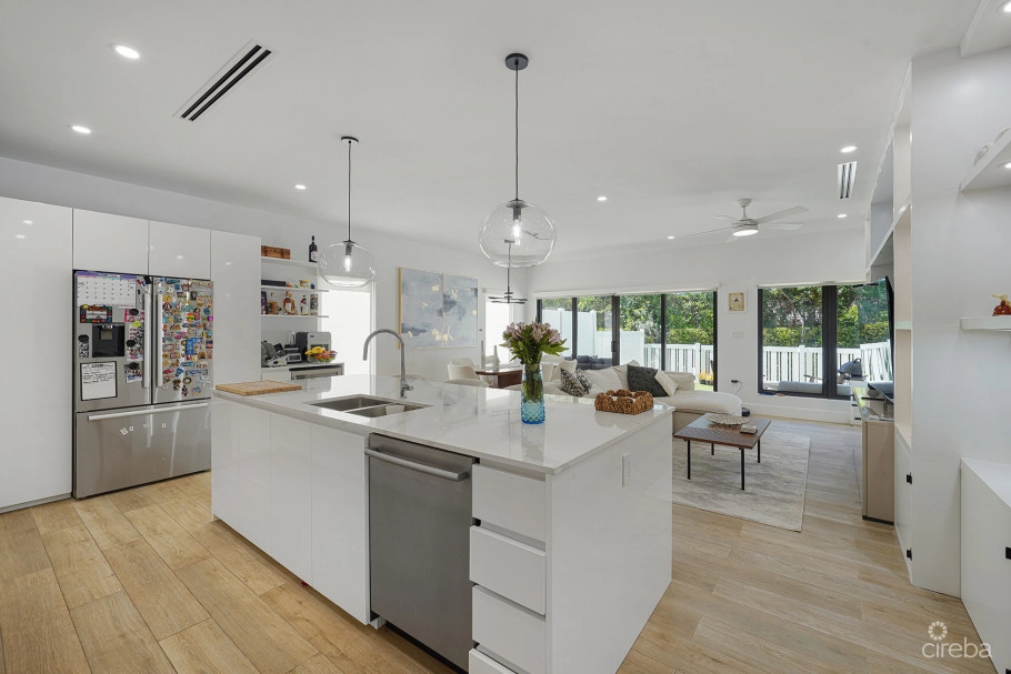 Salt Air Townhome End Unit 4 Bed