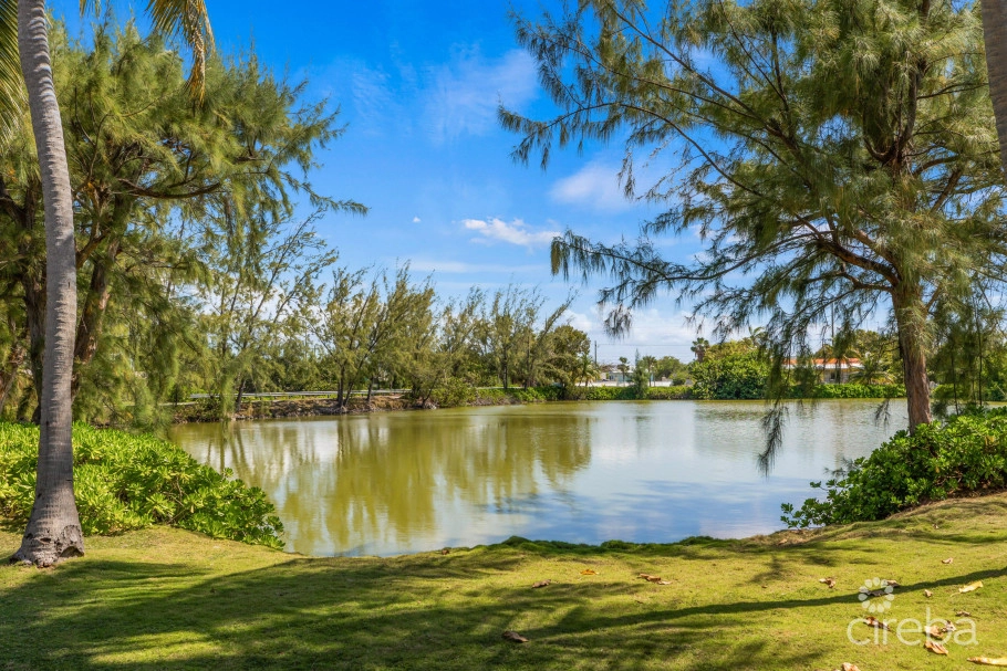 #6 Lakeshore Villas / 2 Bed Plus Den / 3 Bath