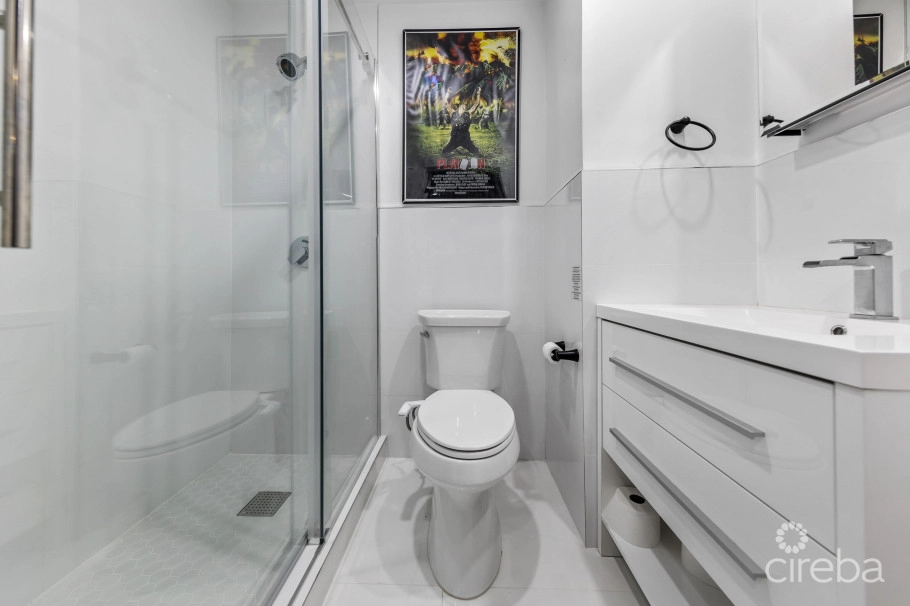 #6 Lakeshore Villas / 2 Bed Plus Den / 3 Bath