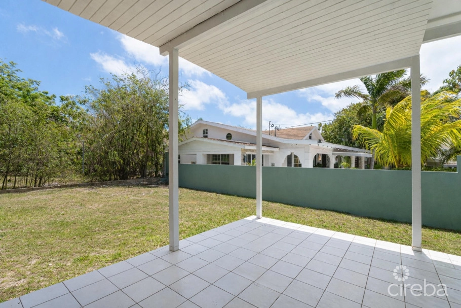 2-bedroom Bramblewood Apartment - West Bay
