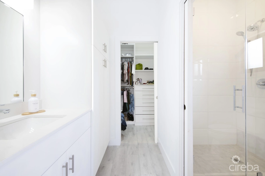 Modern 3 Bed, 3 Bath Single Family Home. With Bonus Office/den.
