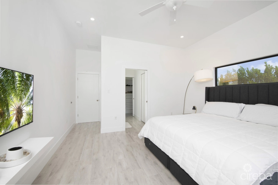 Modern 3 Bed, 3 Bath Single Family Home. With Bonus Office/den.