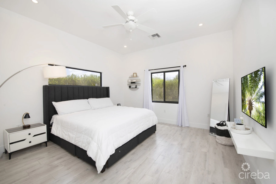 Modern 3 Bed, 3 Bath Single Family Home. With Bonus Office/den.