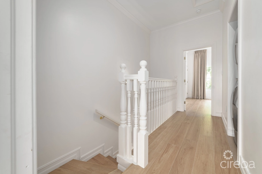 Beautifully Renovated Unit In Walkers South
