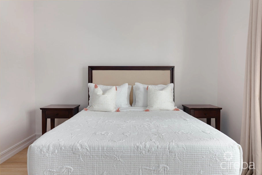 Beautifully Renovated Unit In Walkers South