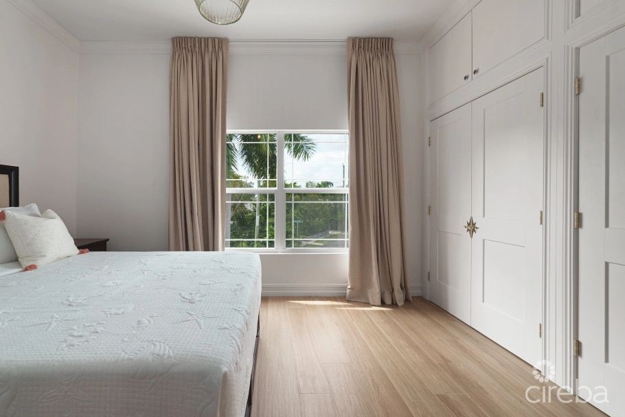 Beautifully Renovated Unit In Walkers South