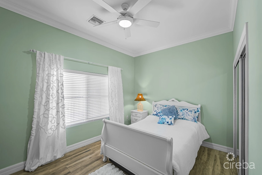 Harbour Point Oceanfront 3 Bed Plus Office