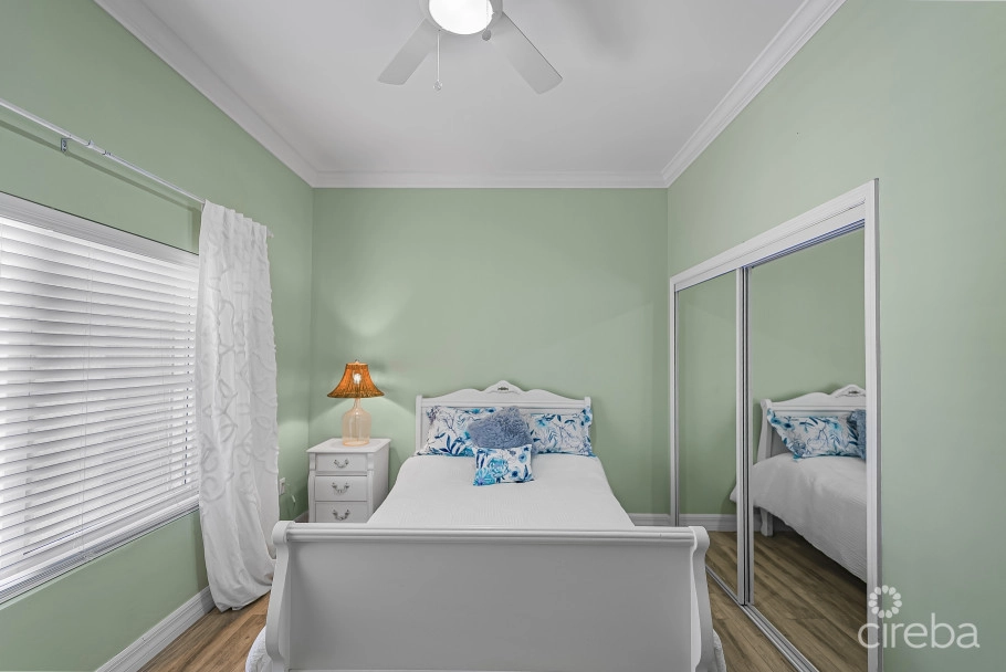 Harbour Point Oceanfront 3 Bed Plus Office