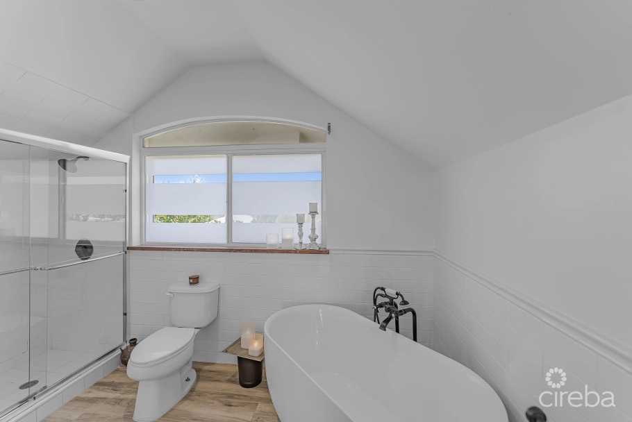 Harbour Point Oceanfront 3 Bed Plus Office