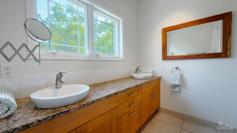 Canal Front Home 3 Bed Prospect