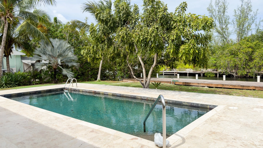 Canal Front Home 3 Bed Prospect