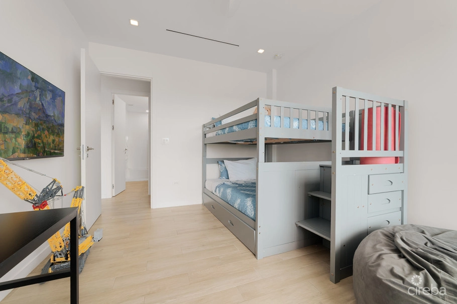 One Canal Point Penthouse With Covered Roof Terrace