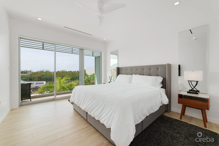 One Canal Point Penthouse With Covered Roof Terrace