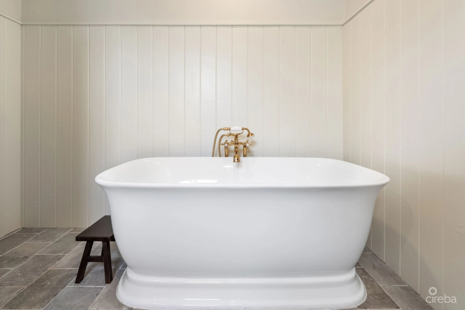 Snug Harbour Designer Renovated 4 Bedroom Home