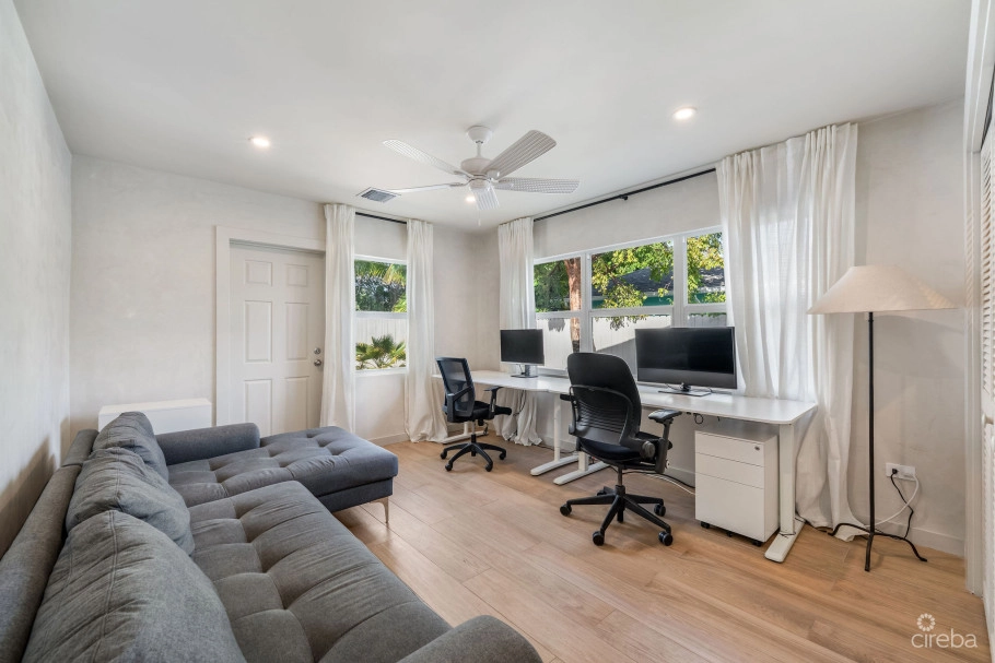 Snug Harbour Designer Renovated 4 Bedroom Home