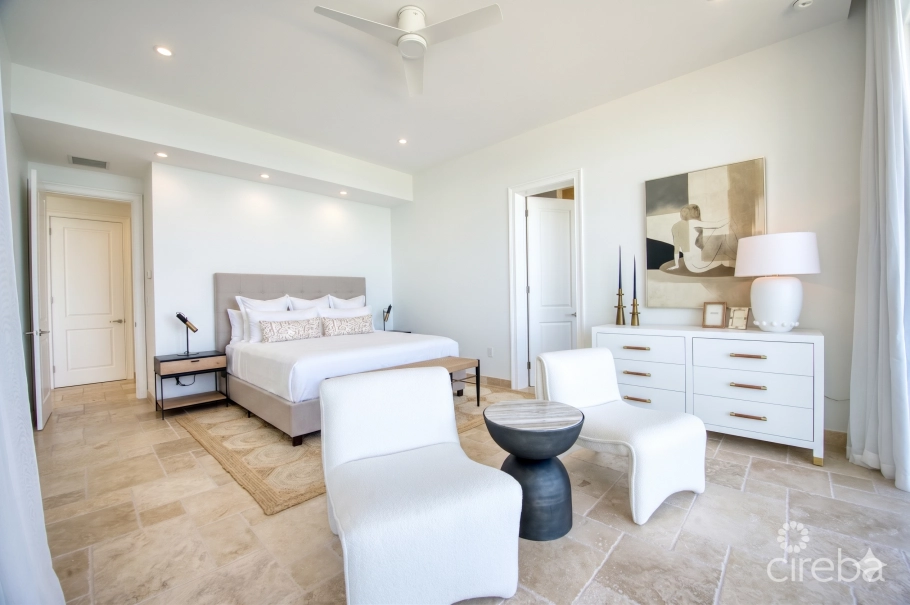 Seaside Hideaway - Fully Renovated Beachfront Gem