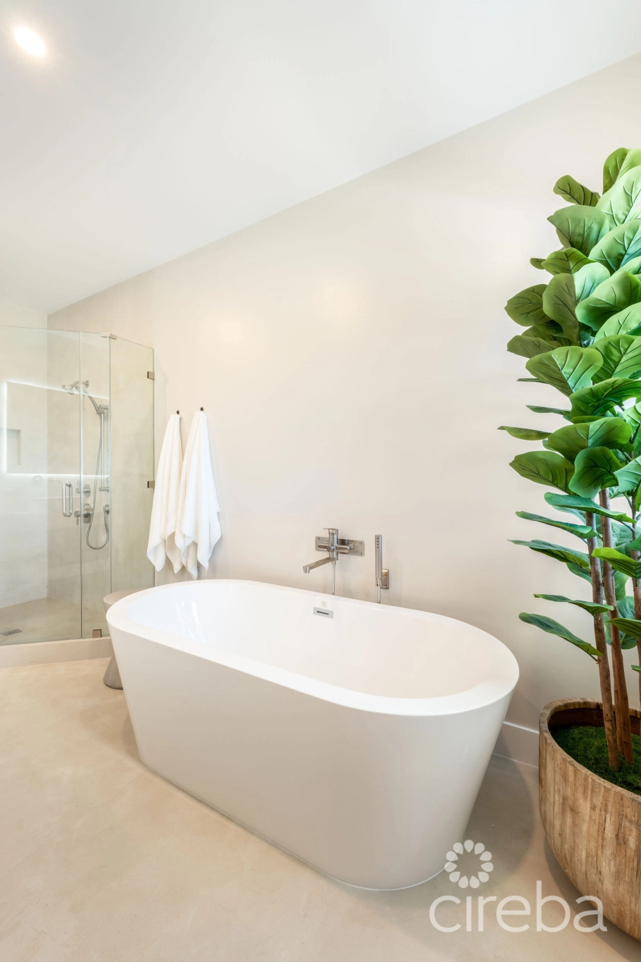 5 Bed Beach Front Estate - Halcyon Point