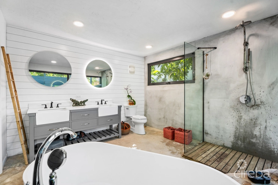 Pura Vida, South Sound Home