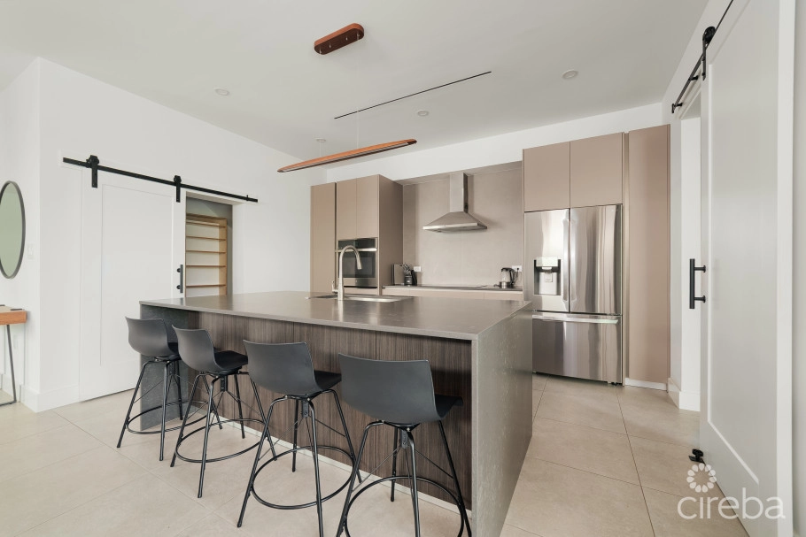 Beautiful South Sound Duplex With Pool