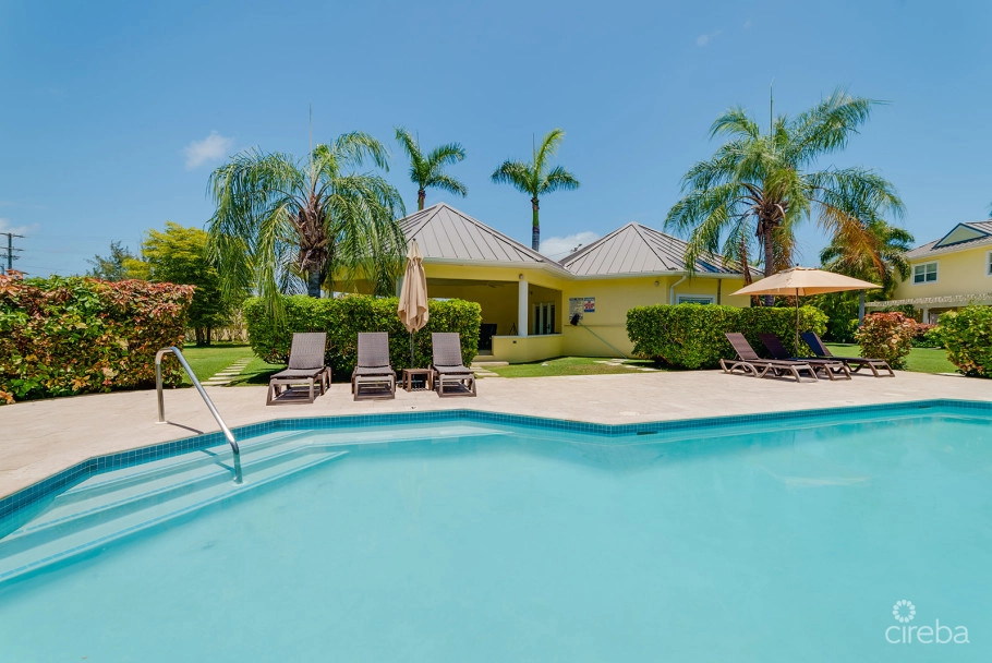 Spacious 3 Bed + Den Townhome At L'ambience