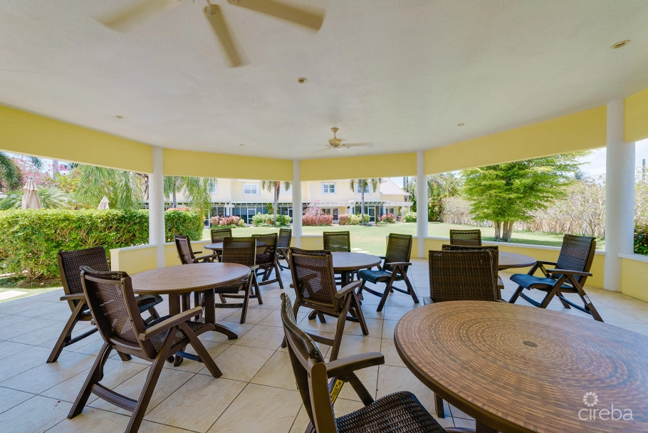 Spacious 3 Bed + Den Townhome At L'ambience