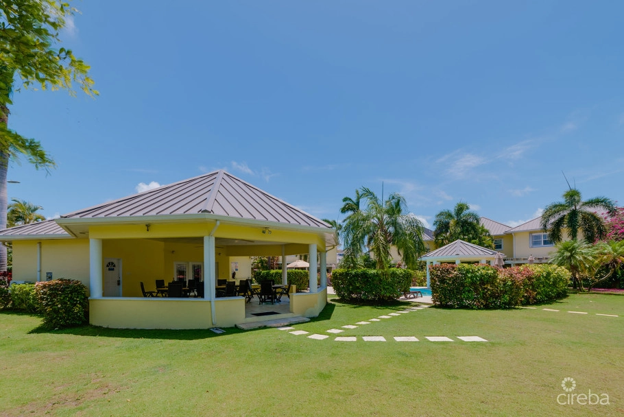 Spacious 3 Bed + Den Townhome At L'ambience