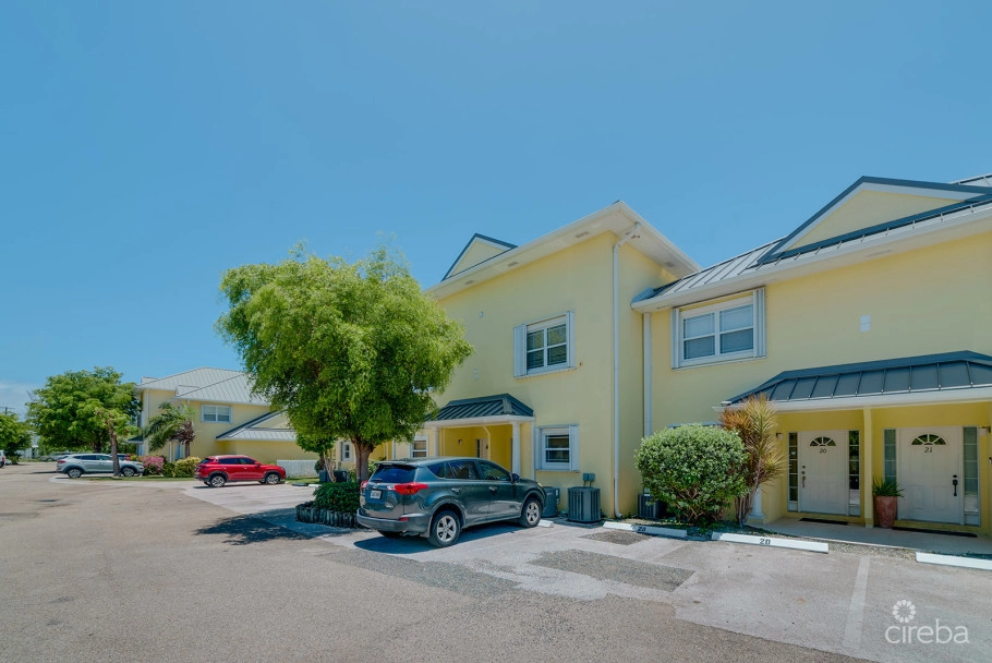 Spacious 3 Bed + Den Townhome At L'ambience
