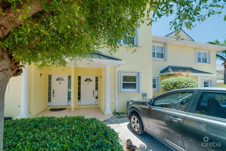 Spacious 3 Bed + Den Townhome At L'ambience