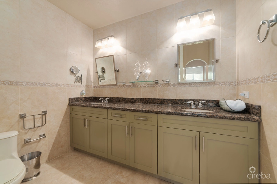 Spacious 3 Bed + Den Townhome At L'ambience