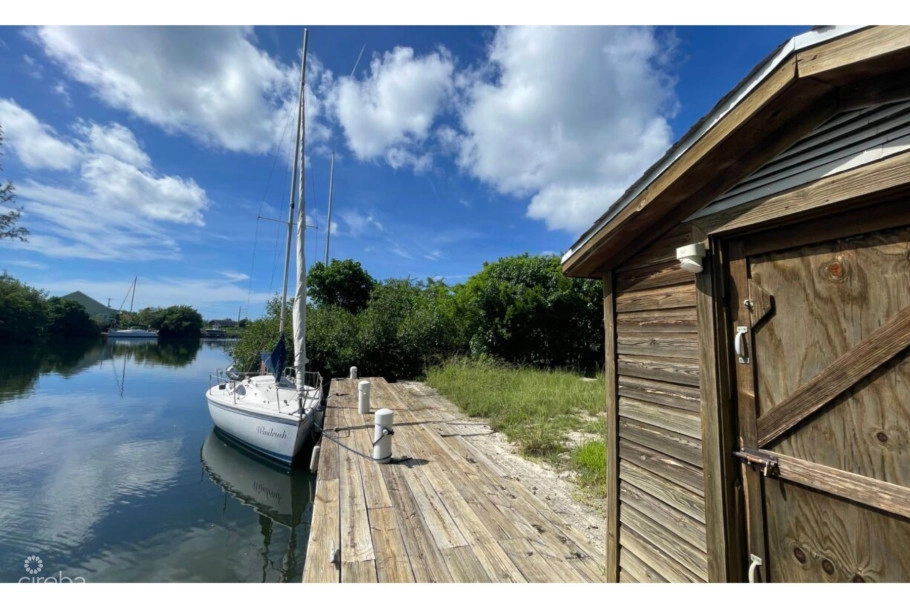 Canal Front .45acre Red Bay