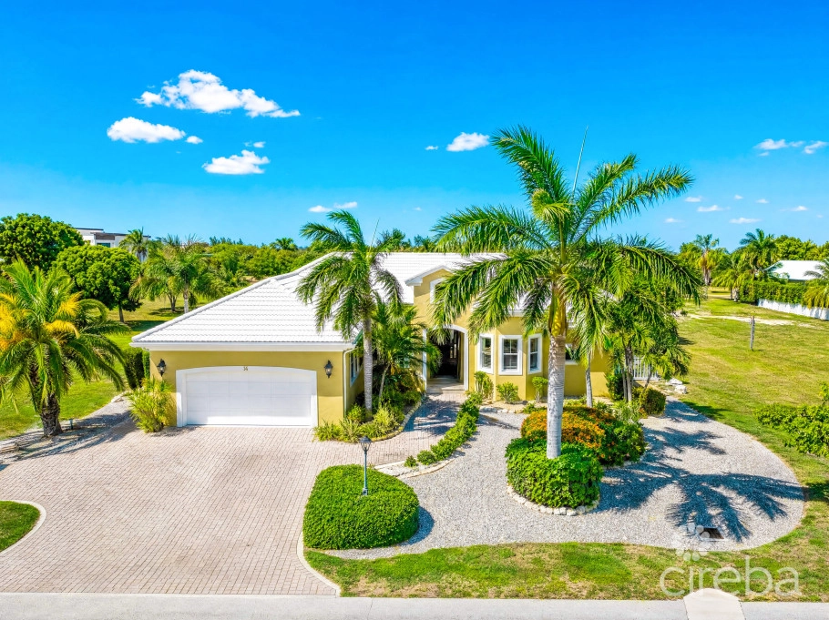 The Shores Family Home  With Swimming Pool