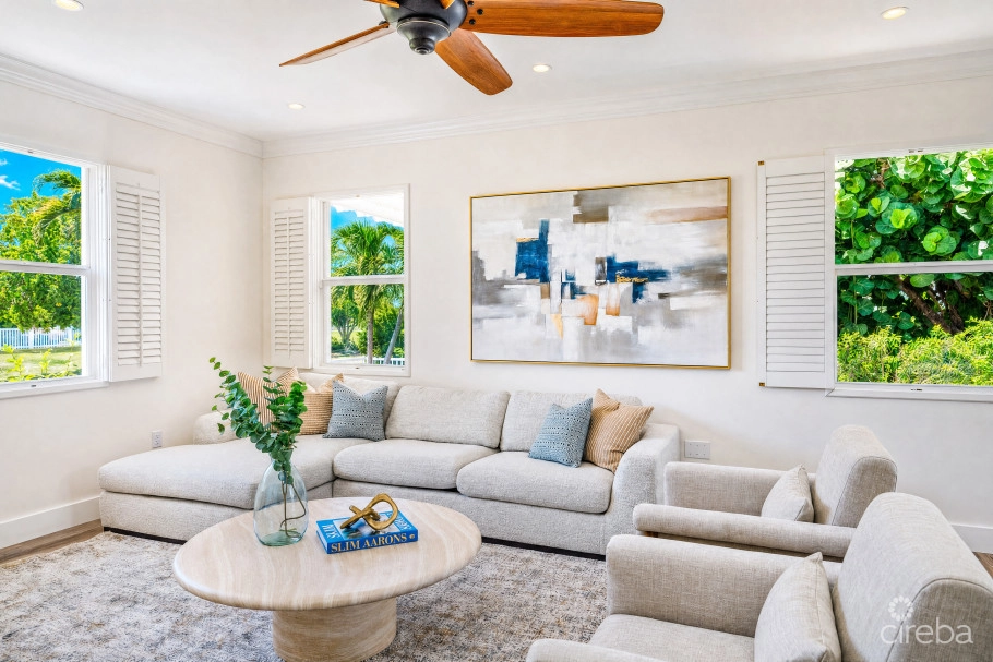 The Shores Family Home  With Swimming Pool