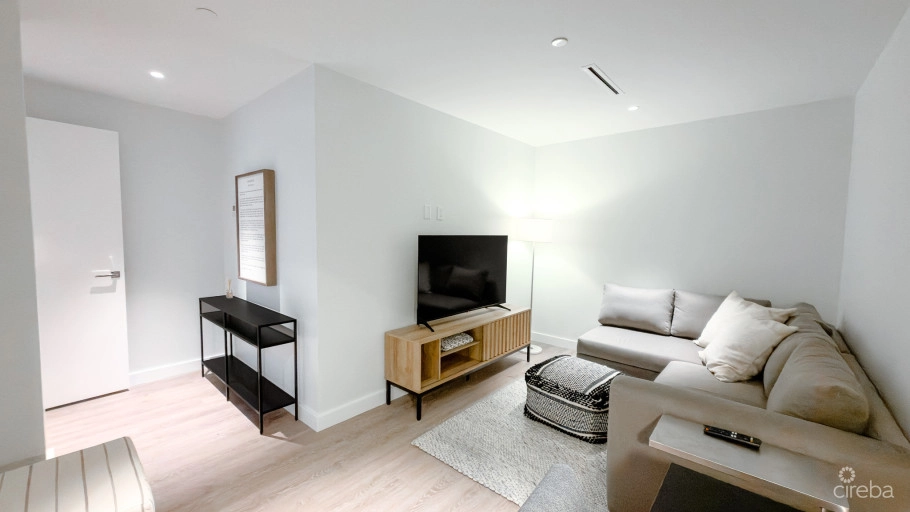 One Gt - Furnished 2 Bed With Den