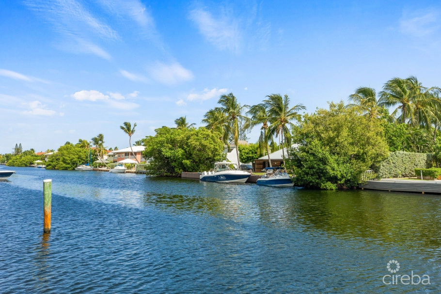 Britannia Kings Court      Canal Front    4 Bed/3  Bath      Plus Boat Dock