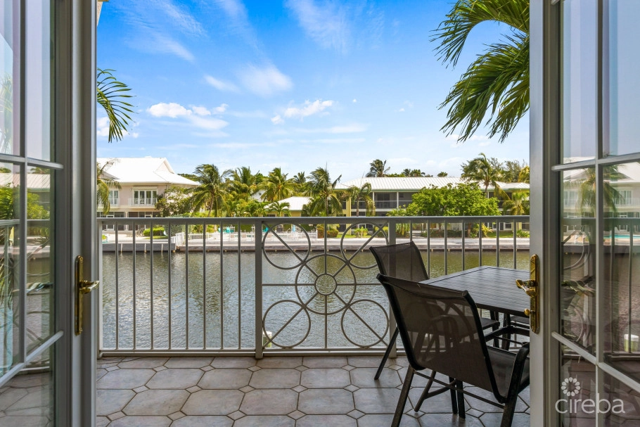 Britannia Kings Court      Canal Front    4 Bed/3  Bath      Plus Boat Dock