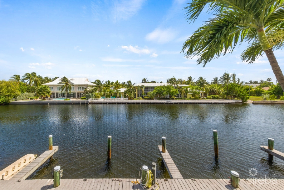 Britannia Kings Court      Canal Front    4 Bed/3  Bath      Plus Boat Dock