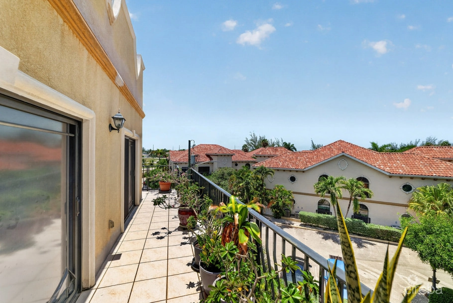 Lantern Point 3 Bedroom Condo W/ocean View Rooftop Terrace
