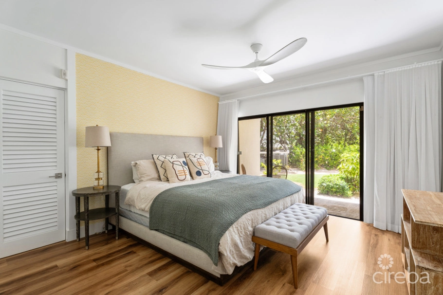 Villa Pappagallos 4, West Bay Renovated Condo