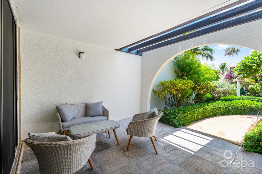 Villa Pappagallos 4, West Bay Renovated Condo