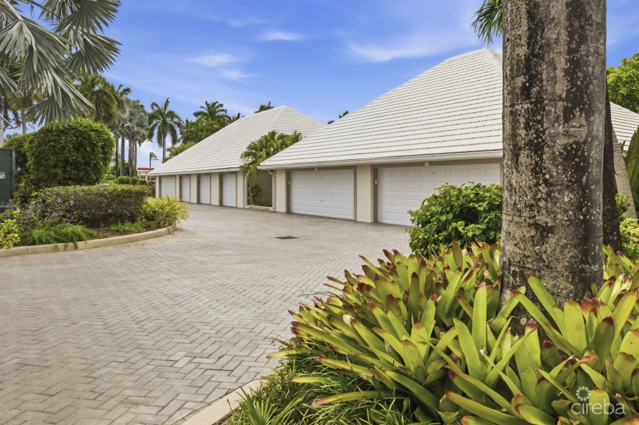 The Sovereign #12 Penthouse On Seven Mile Beach