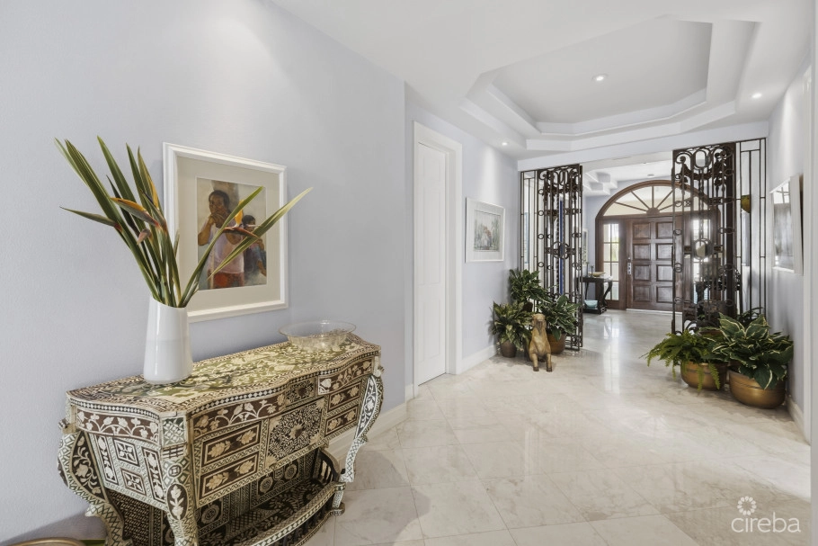 The Sovereign #12 Penthouse On Seven Mile Beach